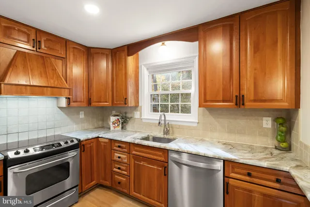 $725,000 | 3146 Cantrell Lane, Fairfax, VA 22031