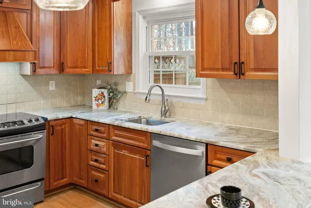 $725,000 | 3146 Cantrell Lane, Fairfax, VA 22031