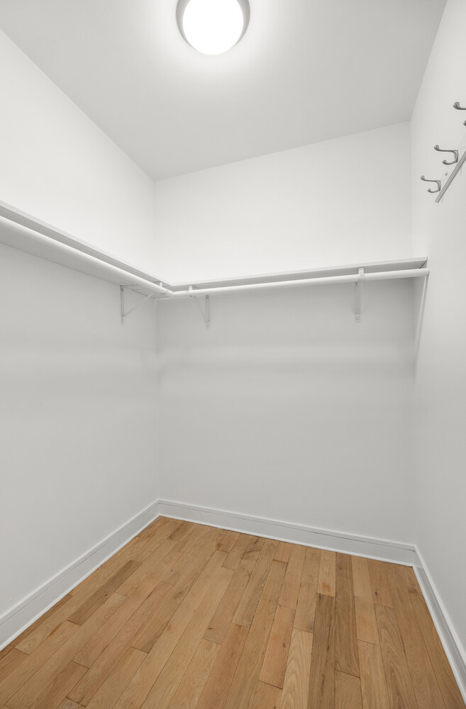 41-26 27th Street, Unit 3D Queens, NY 11101 - Photo 15 of 29 a view of an empty room