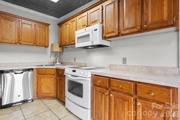 $275,000 | 1604 4th Street Northeast, Hickory, NC 28601