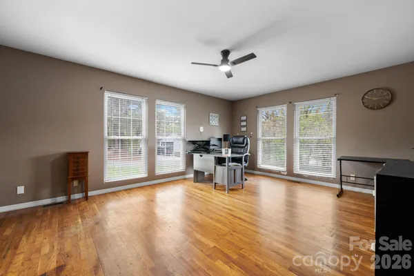 $275,000 | 1604 4th Street Northeast, Hickory, NC 28601