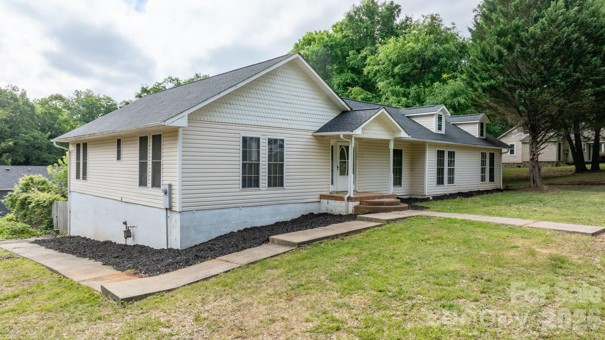 1604 4th Street Northeast Hickory, NC 28601 - Photo 2 of 46