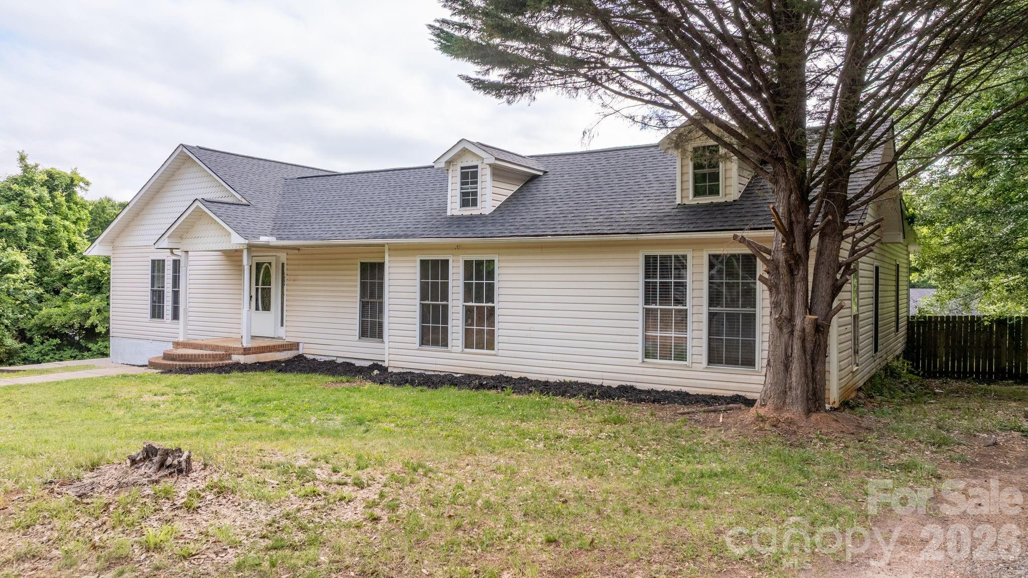 1604 4th Street Northeast Hickory, NC 28601 - Photo 2 of 46