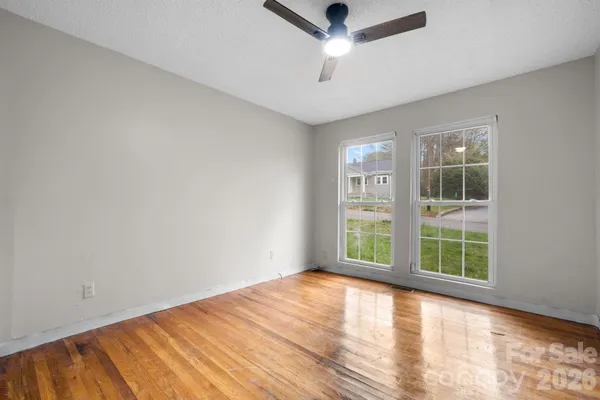 $275,000 | 1604 4th Street Northeast, Hickory, NC 28601