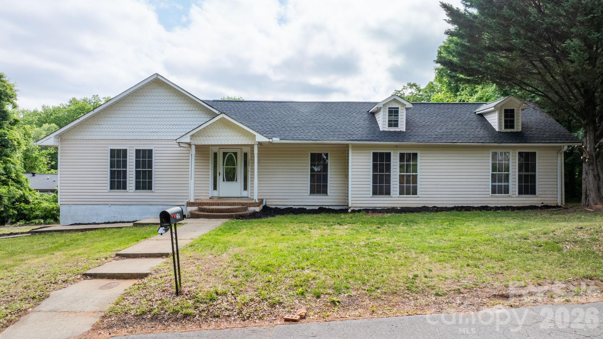 1604 4th Street Northeast Hickory, NC 28601 - Photo 3 of 46