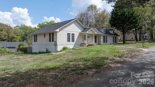 $275,000 | 1604 4th Street Northeast, Hickory, NC 28601