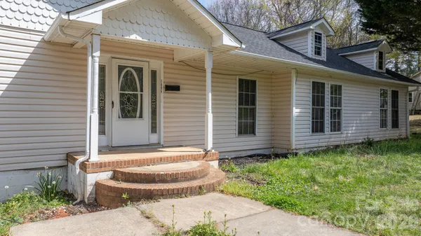 $275,000 | 1604 4th Street Northeast, Hickory, NC 28601