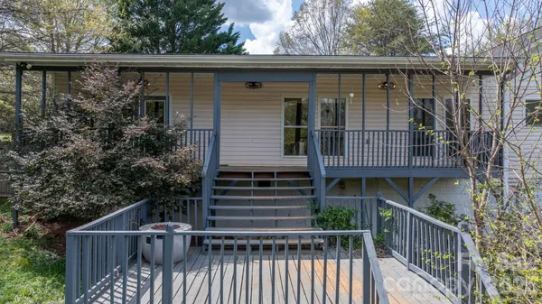 $275,000 | 1604 4th Street Northeast, Hickory, NC 28601