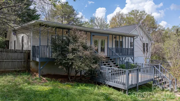 $275,000 | 1604 4th Street Northeast, Hickory, NC 28601