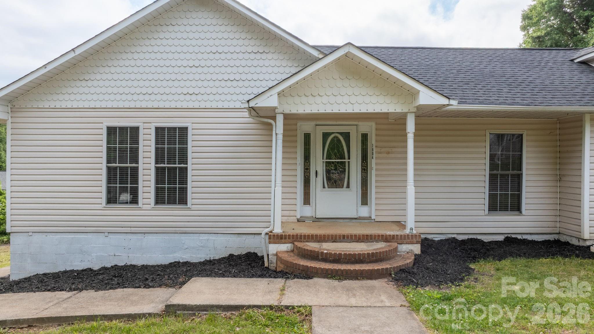 1604 4th Street Northeast Hickory, NC 28601 - Photo 4 of 46