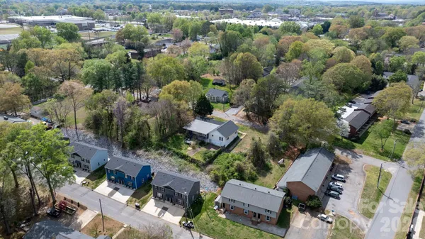 $275,000 | 1604 4th Street Northeast, Hickory, NC 28601