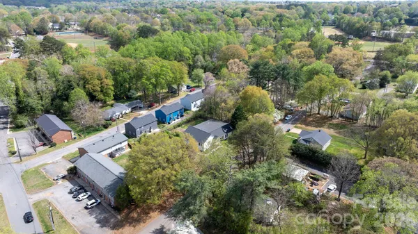 $275,000 | 1604 4th Street Northeast, Hickory, NC 28601