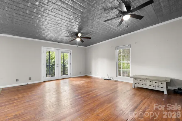 $275,000 | 1604 4th Street Northeast, Hickory, NC 28601