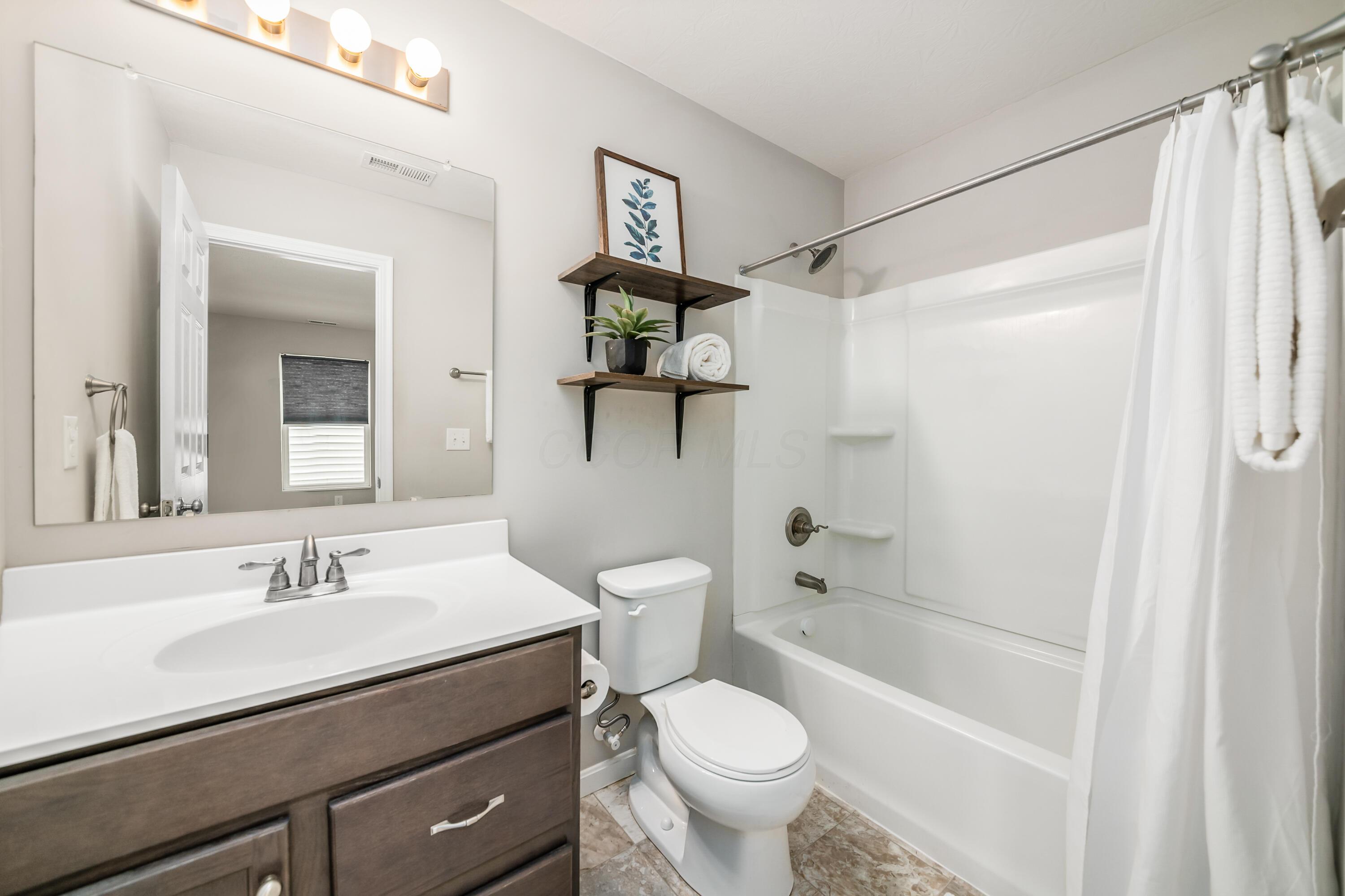 395 Nells Way Lockbourne, OH 43137 - Photo 33 of 39 395 Nells Way second full bathroom 2