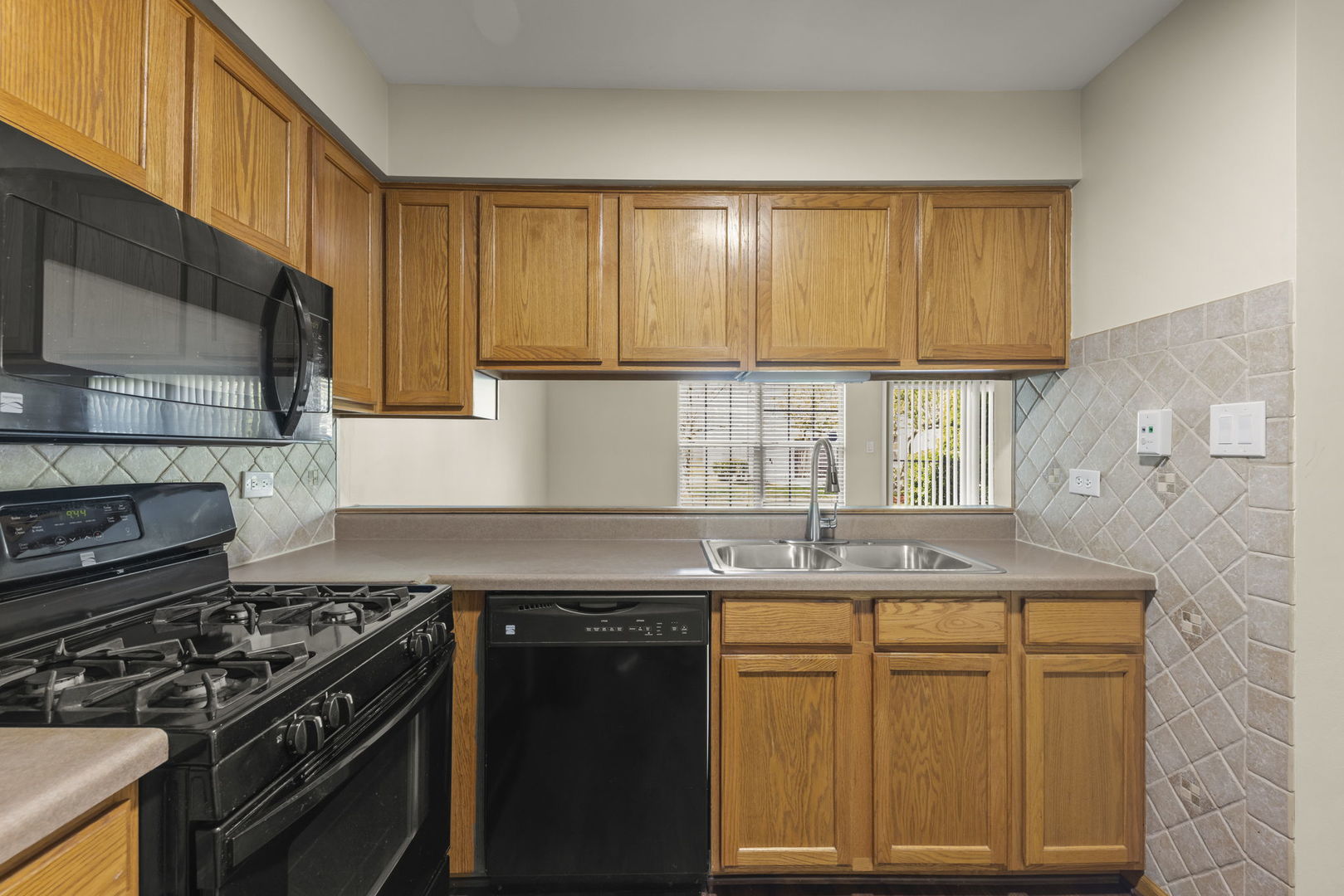 694 Tamarac Boulevard Addison, IL 60101 - Photo 6 of 16