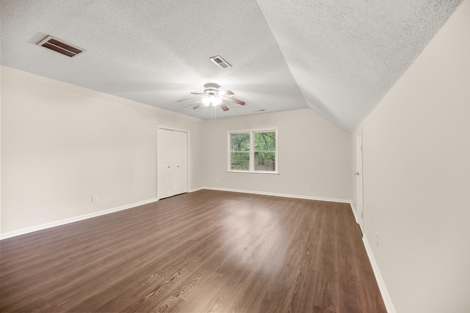 105 Spring Street Summerville, SC 29485 - Photo 22 of 35 105 Spring Street (17 of 35)