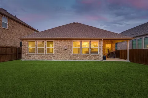 a front view of house with yard