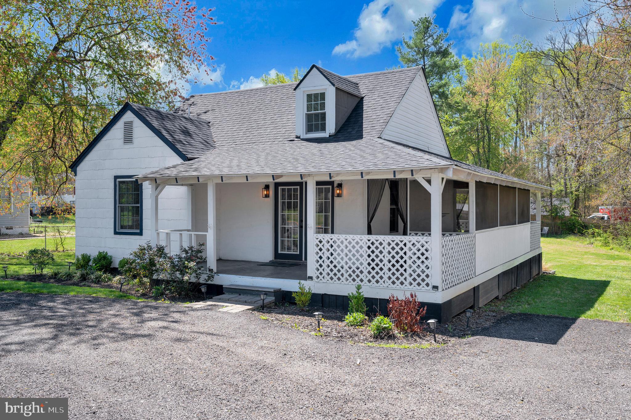141 Onville Road Stafford, VA 22556 - Photo 34 of 44 a front view of a house with garden