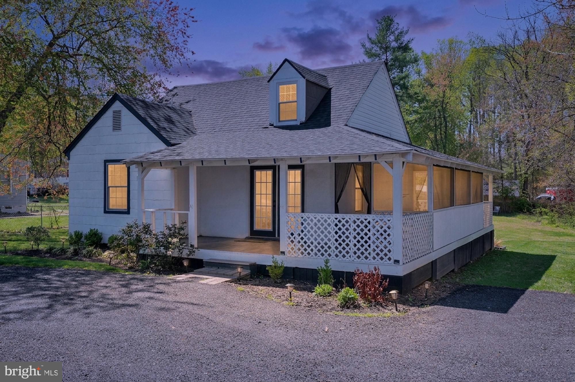141 Onville Road Stafford, VA 22556 - Photo 40 of 44 a front view of a house with garden