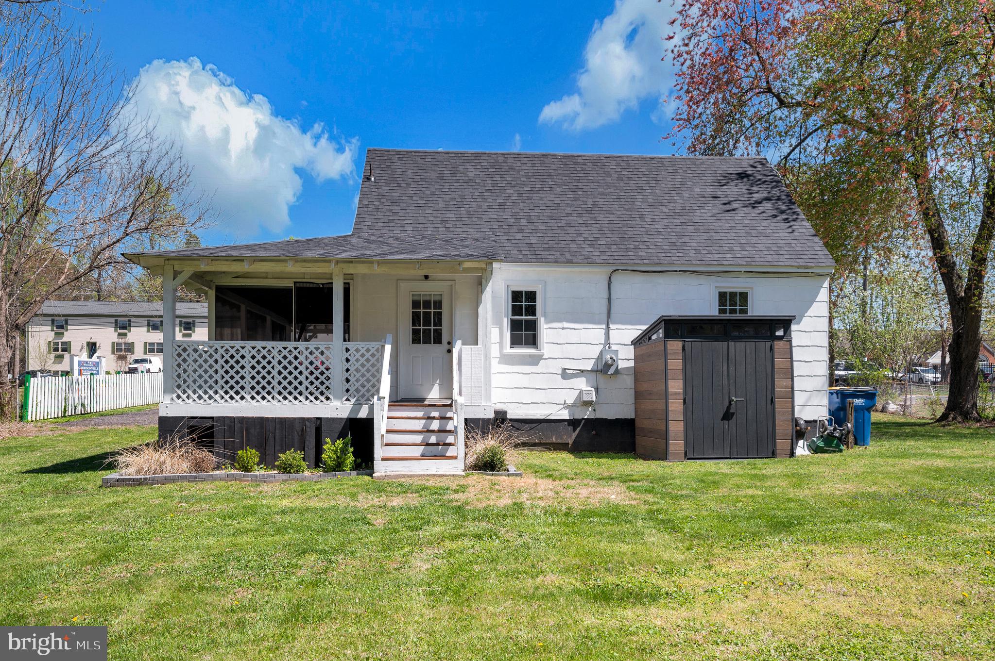 141 Onville Road Stafford, VA 22556 - Photo 42 of 44 a front view of a house with a garden
