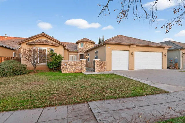 $515,000 | 2445 Kaweah Avenue, Clovis, CA 93619