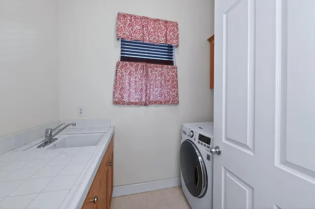 $515,000 | 2445 Kaweah Avenue, Clovis, CA 93619