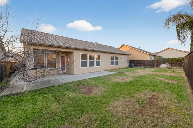 $515,000 | 2445 Kaweah Avenue, Clovis, CA 93619