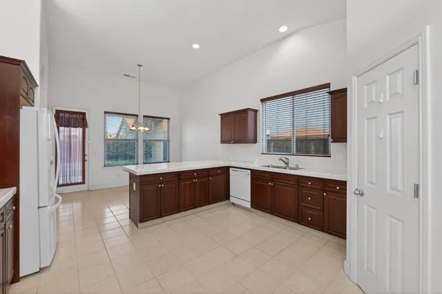 $515,000 | 2445 Kaweah Avenue, Clovis, CA 93619