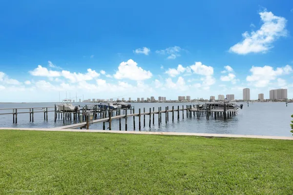 $2,750 | 370 Wilma Circle, Unit 2, Riviera Beach, FL 33404