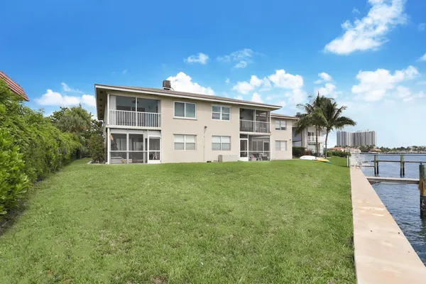 $2,600 | 370 Wilma Circle, Unit 2, Riviera Beach, FL 33404