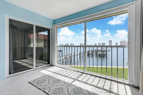 $2,600 | 370 Wilma Circle, Unit 2, Riviera Beach, FL 33404