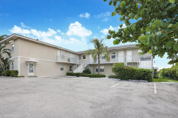 $2,600 | 370 Wilma Circle, Unit 2, Riviera Beach, FL 33404