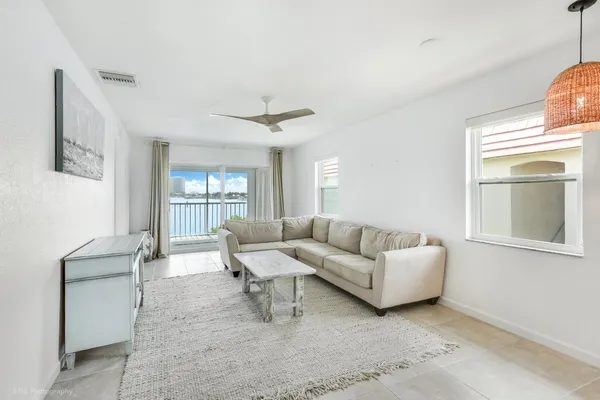 $2,600 | 370 Wilma Circle, Unit 2, Riviera Beach, FL 33404