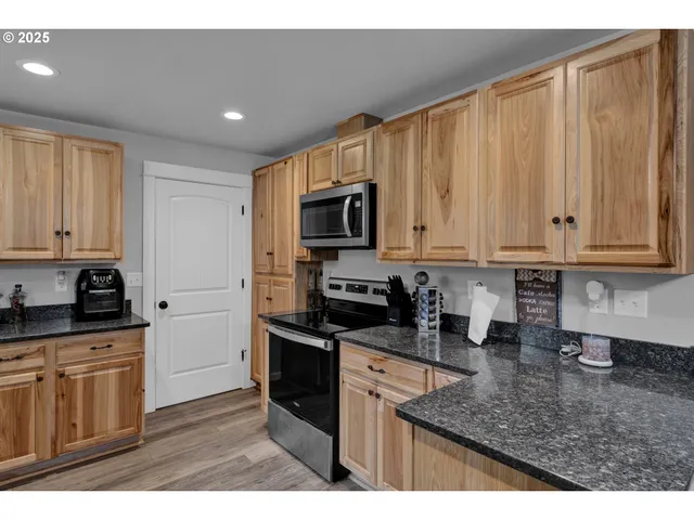 $420,000 | 164 Moon Hill Road, Tenmile, OR 97481