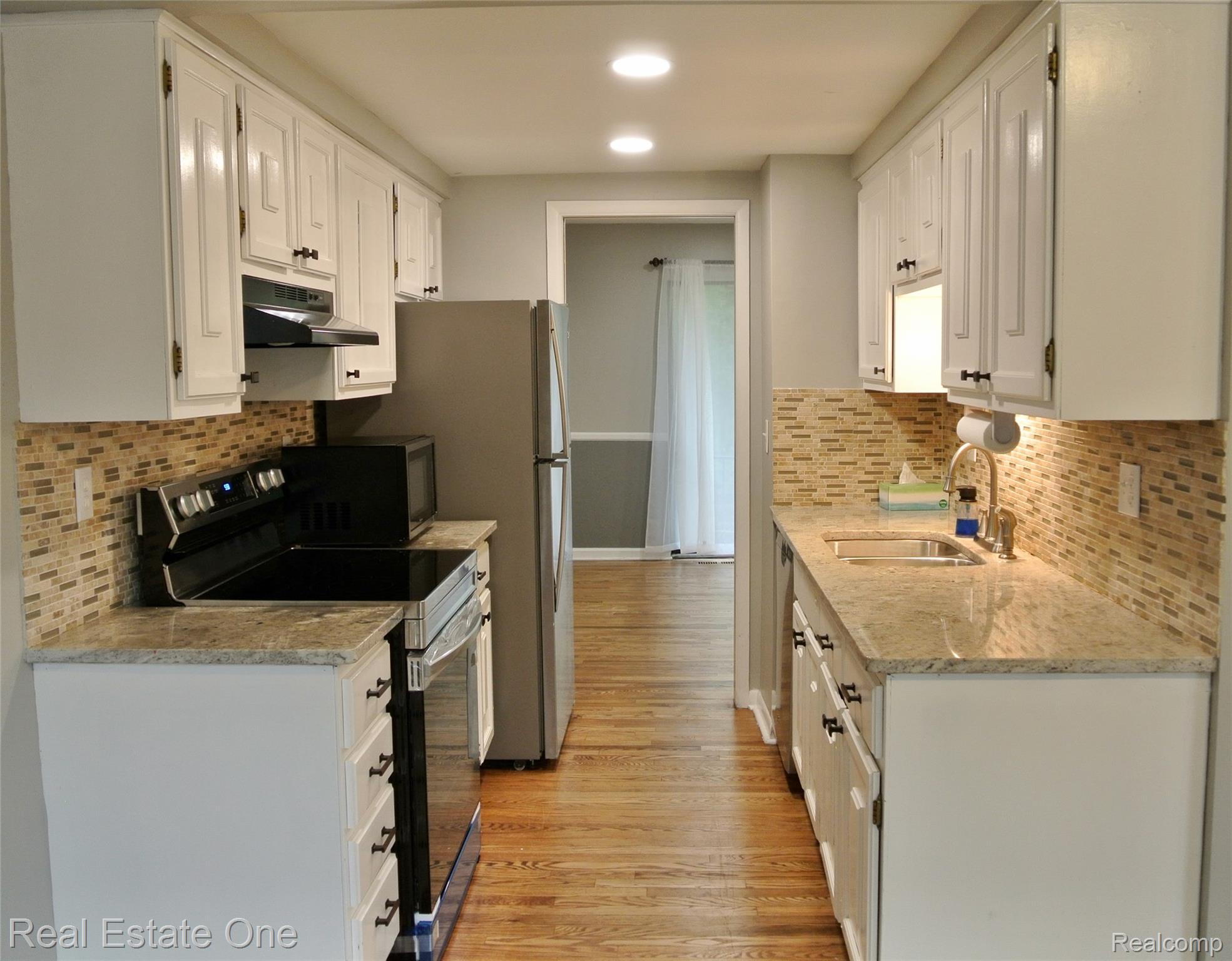 1403 Oakbrook E Drive, Unit 93 Rochester, MI 48307 - Photo 9 of 27