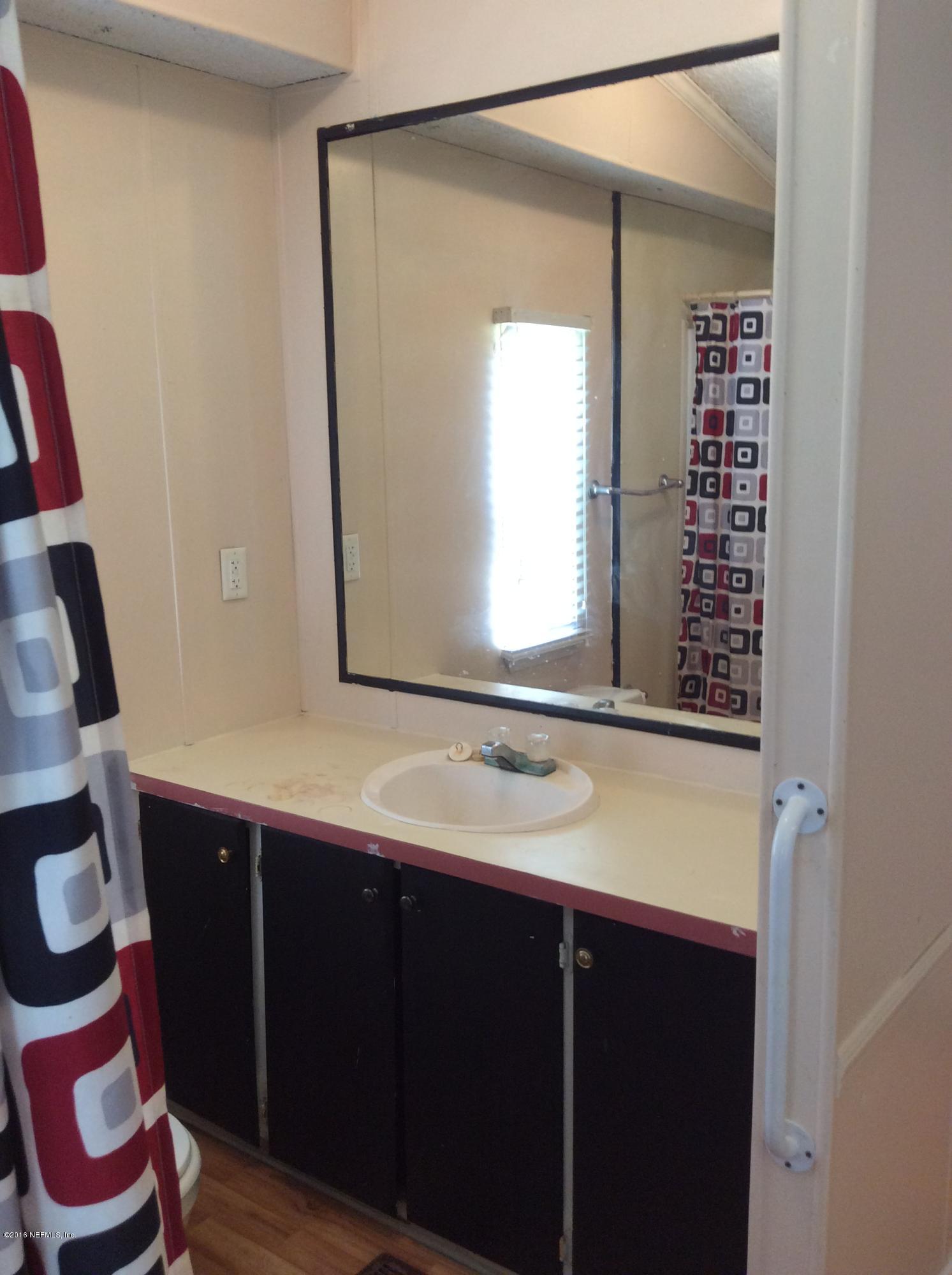 123 Creekside Road Satsuma, FL 32189 - Photo 11 of 21 master bath