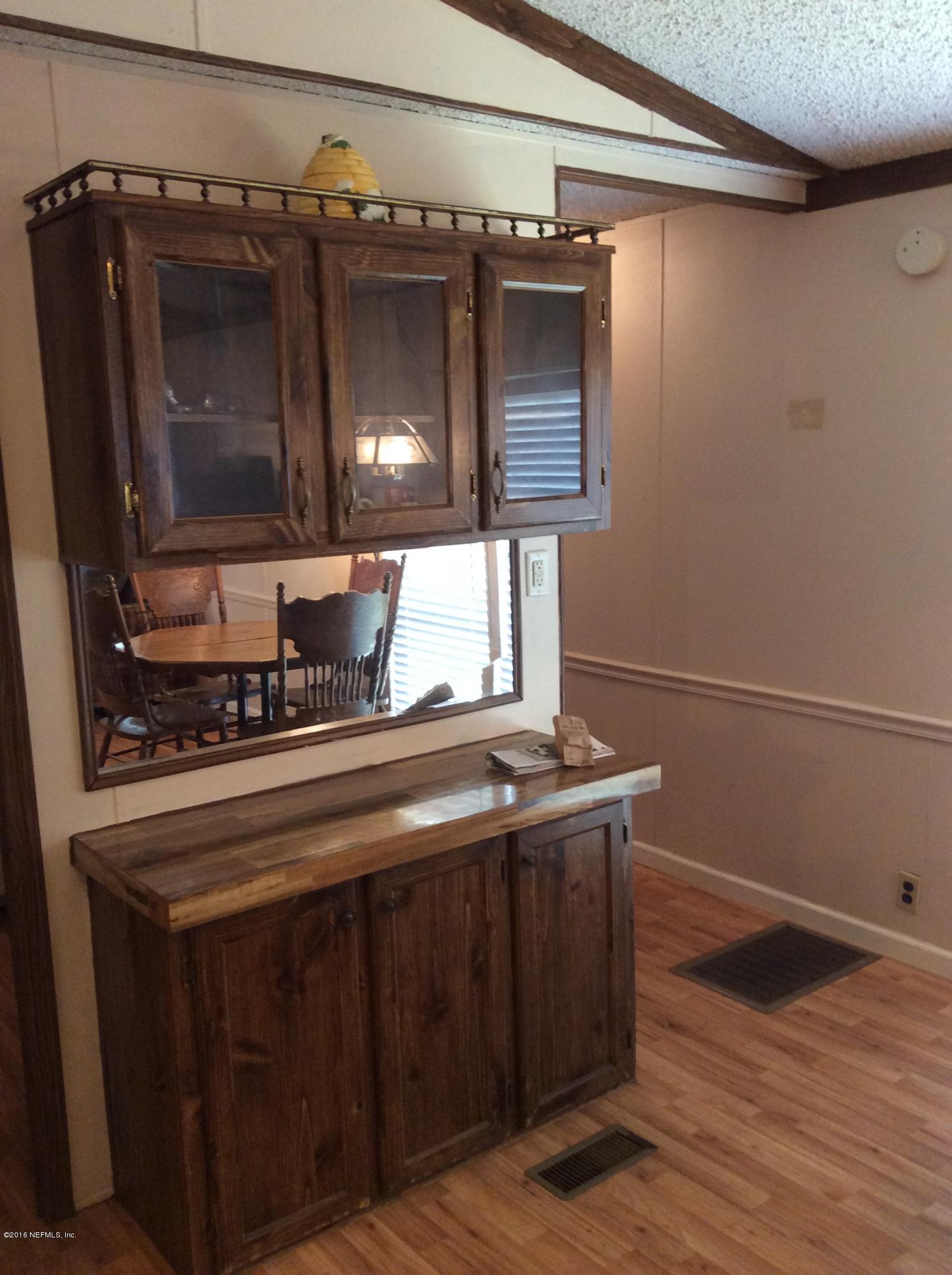 123 Creekside Road Satsuma, FL 32189 - Photo 5 of 21 kitchen buffet