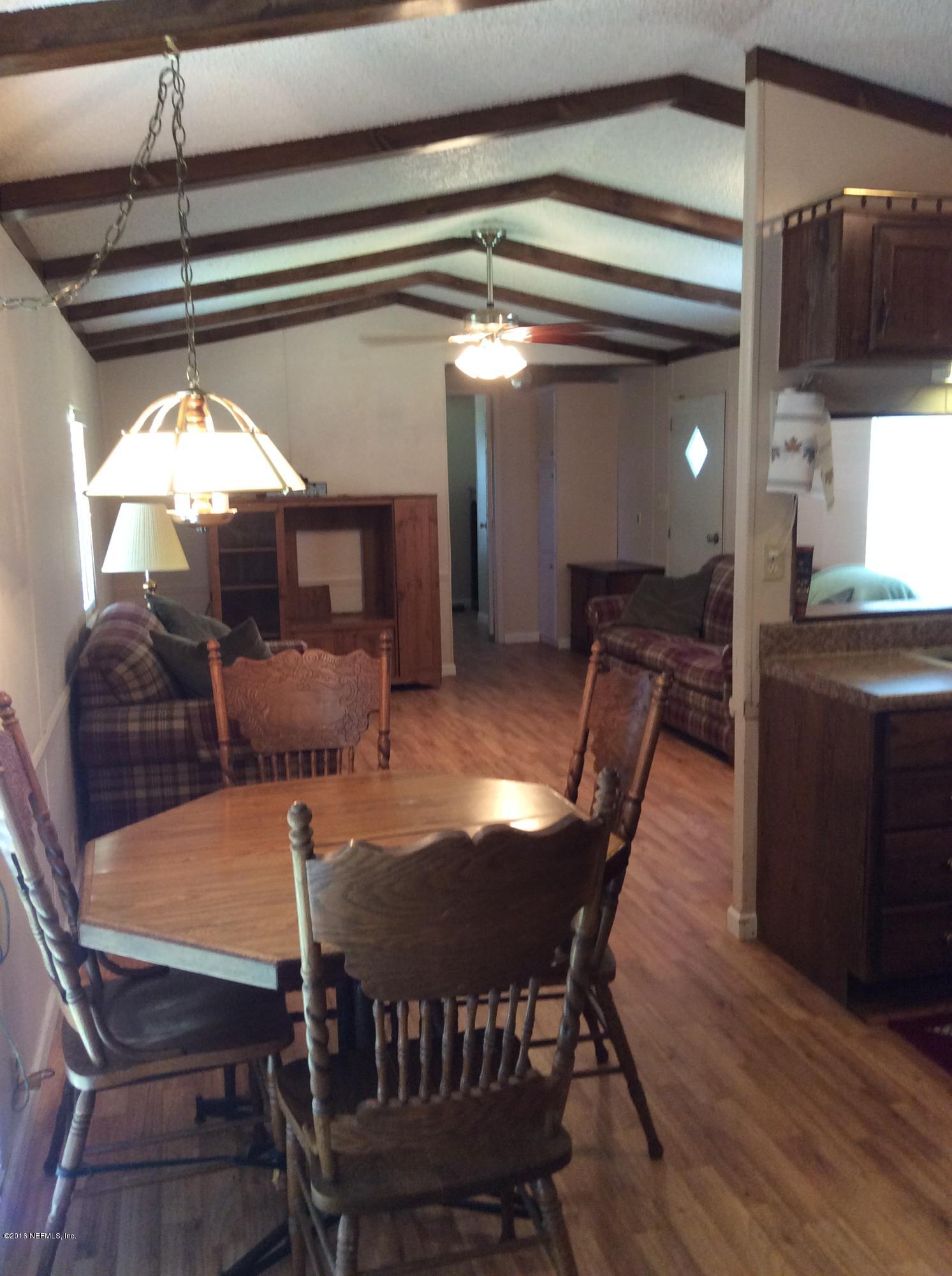123 Creekside Road Satsuma, FL 32189 - Photo 6 of 21 living room
