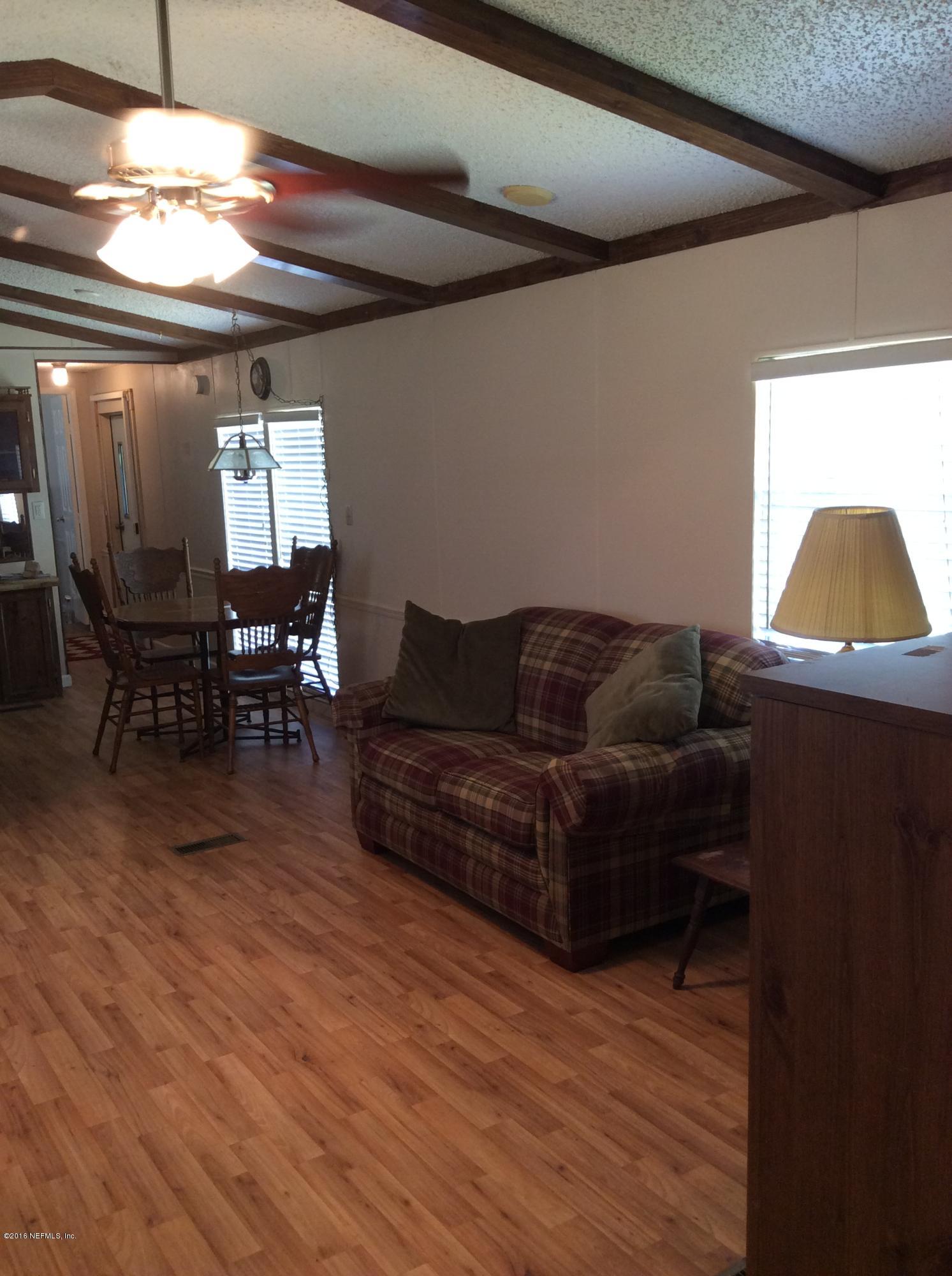 123 Creekside Road Satsuma, FL 32189 - Photo 7 of 21 livingroom