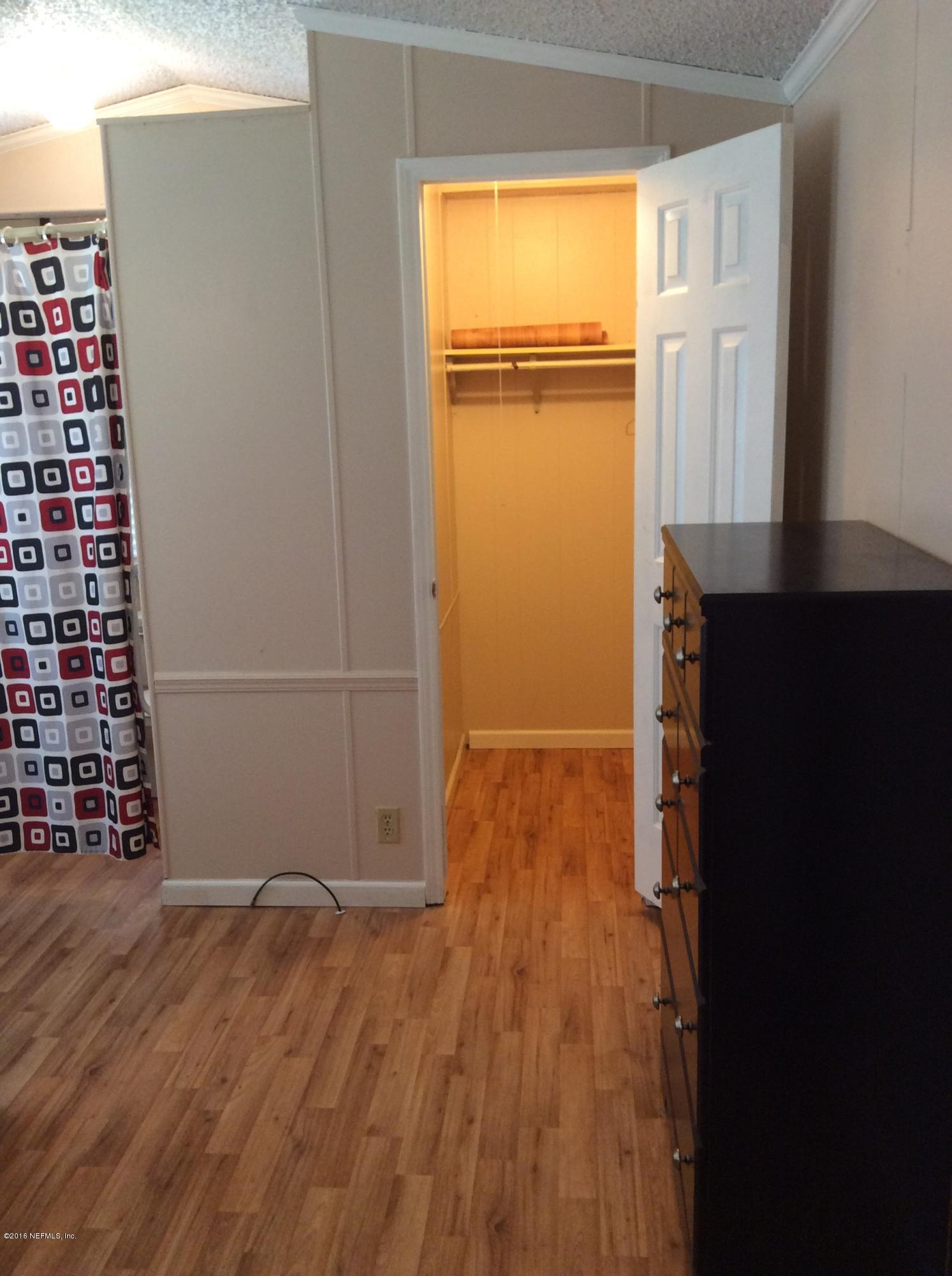 123 Creekside Road Satsuma, FL 32189 - Photo 10 of 21 master closet
