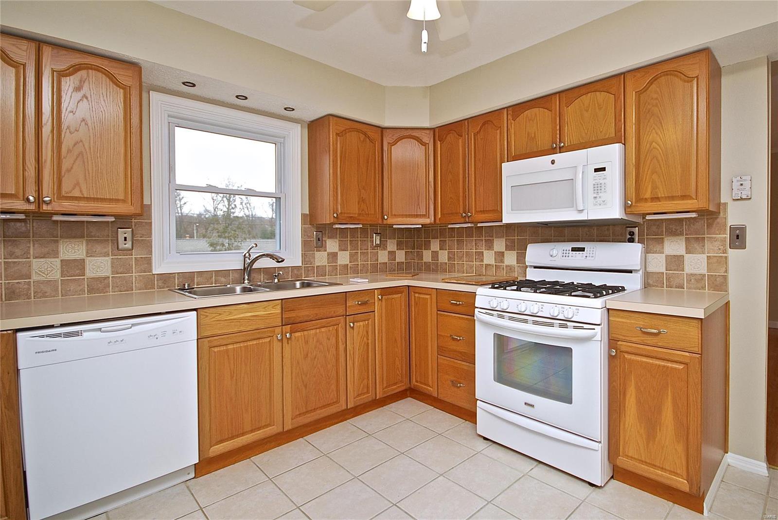278 Portwind Place Ballwin, MO 63021 - Photo 5 of 24 Gallery Image 5