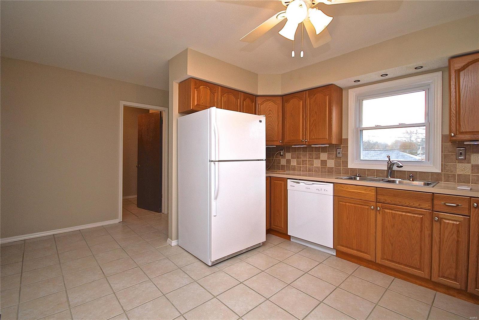 278 Portwind Place Ballwin, MO 63021 - Photo 6 of 24 Gallery Image 6