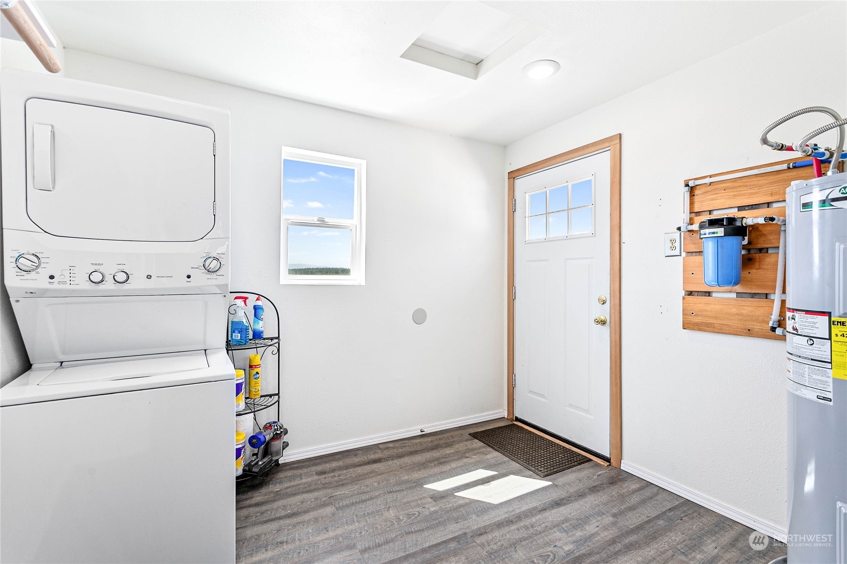 2313 Slater Road Ferndale, WA 98248 - Photo 6 of 34 a view of utility room with washer and dryer