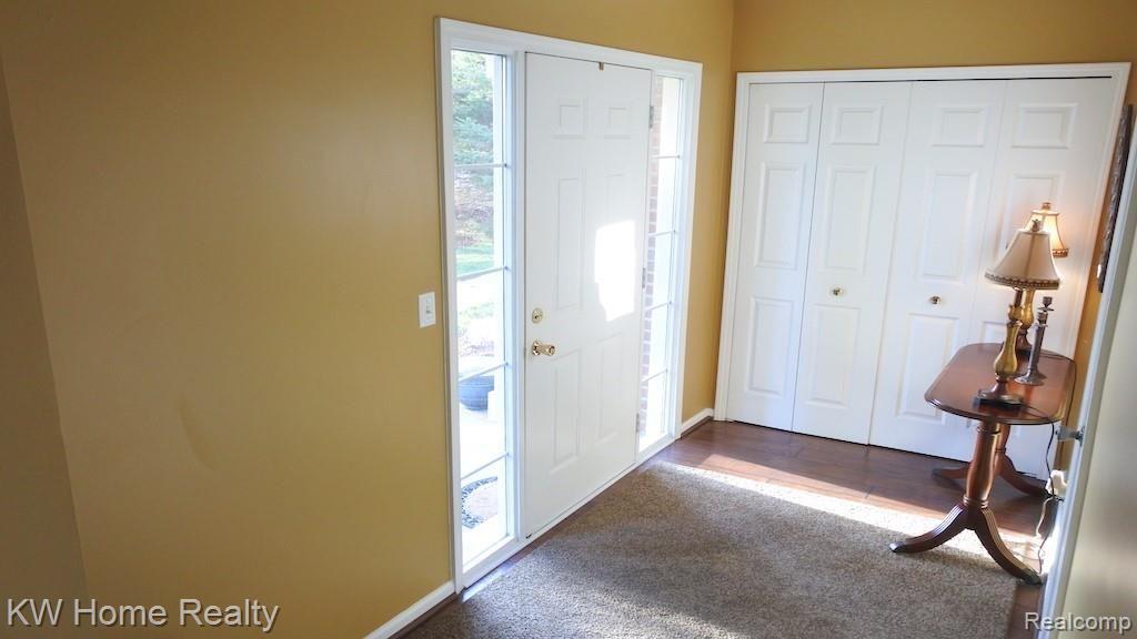 1990 Flagstone Circle Rochester, MI 48307 - Photo 2 of 18