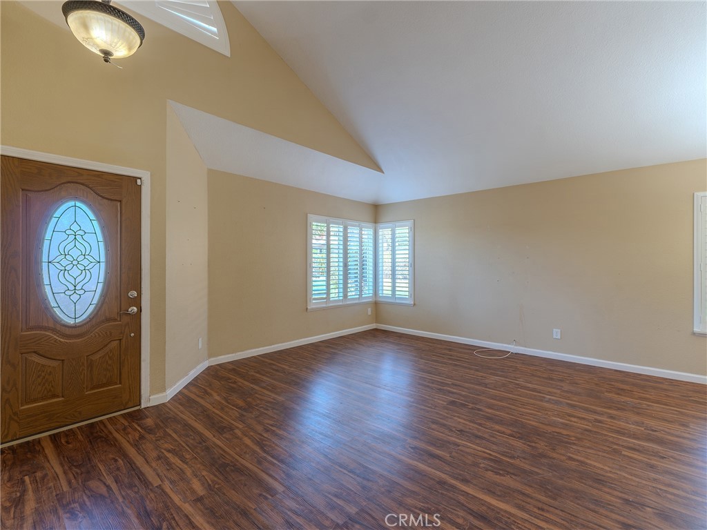 1302 Via Vista Riverside, CA 92506 - Photo 6 of 29 Entry