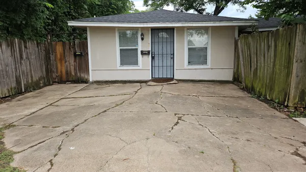 $1,290 | 5603 Northridge Drive, Houston, TX 77033
