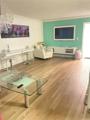 $2,400 | 753 Michigan Avenue, Unit 1A, Miami Beach, FL 33139