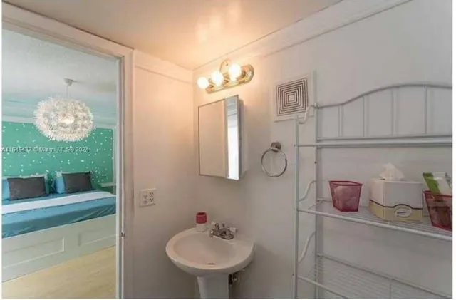 $2,400 | 753 Michigan Avenue, Unit 1A, Miami Beach, FL 33139