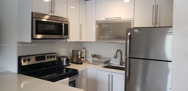 $2,400 | 753 Michigan Avenue, Unit 1A, Miami Beach, FL 33139