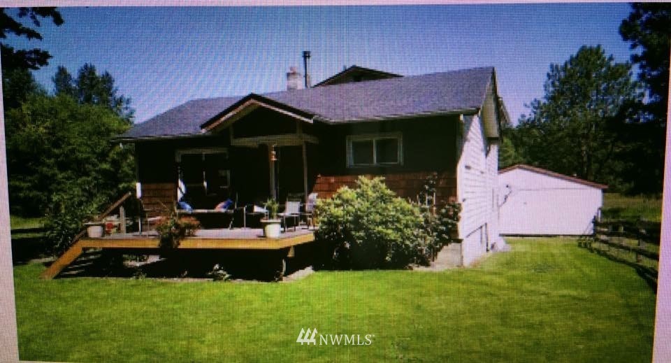 a view of house with garden and patio